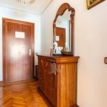 Amplio Y Acogedor Piso En Pleno Barrio De Gros, En Donostia - *