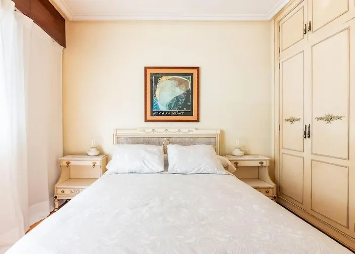 Amplio Y Acogedor Piso En Pleno Barrio De Gros, En Donostia - Appartement *