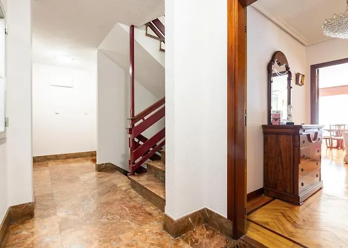 Amplio Y Acogedor Piso En Pleno Barrio De Gros, En Donostia - Appartement *