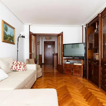 Amplio Y Acogedor Piso En Pleno Barrio De Gros, En Donostia - شقة