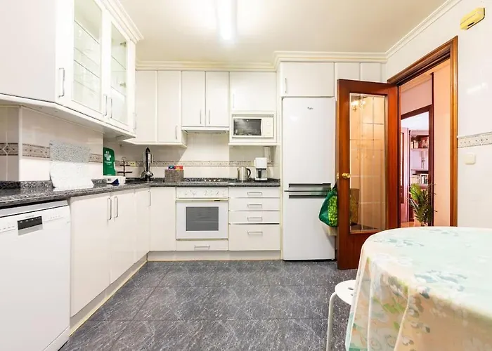 Amplio Y Acogedor Piso En Pleno Barrio De Gros, En Donostia -