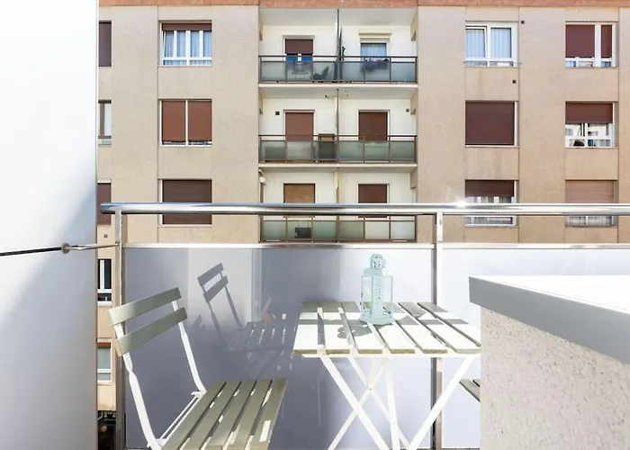 Amplio Y Acogedor Piso En Pleno Barrio De Gros, En Donostia -