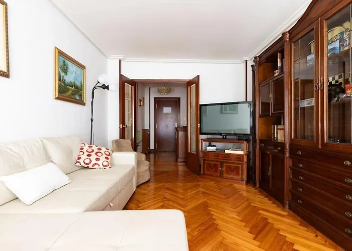 Amplio Y Acogedor Piso En Pleno Barrio De Gros, En Donostia - Apartmán