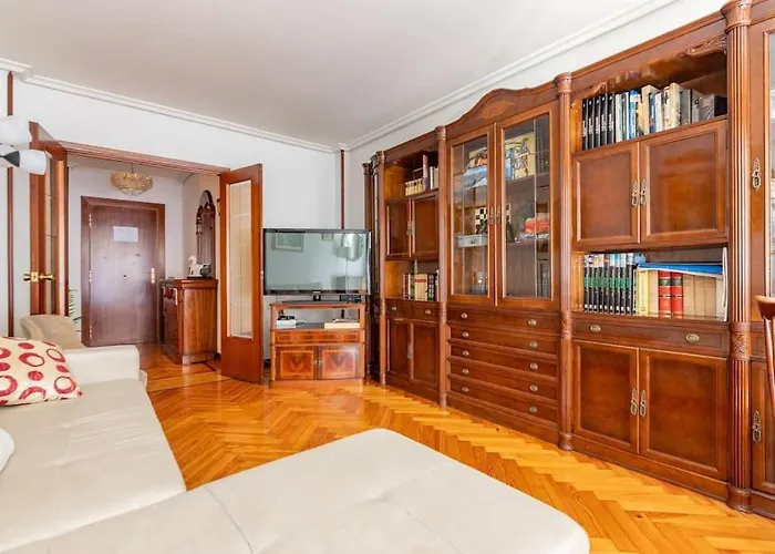 Amplio Y Acogedor Piso En Pleno Barrio De Gros, En Donostia -